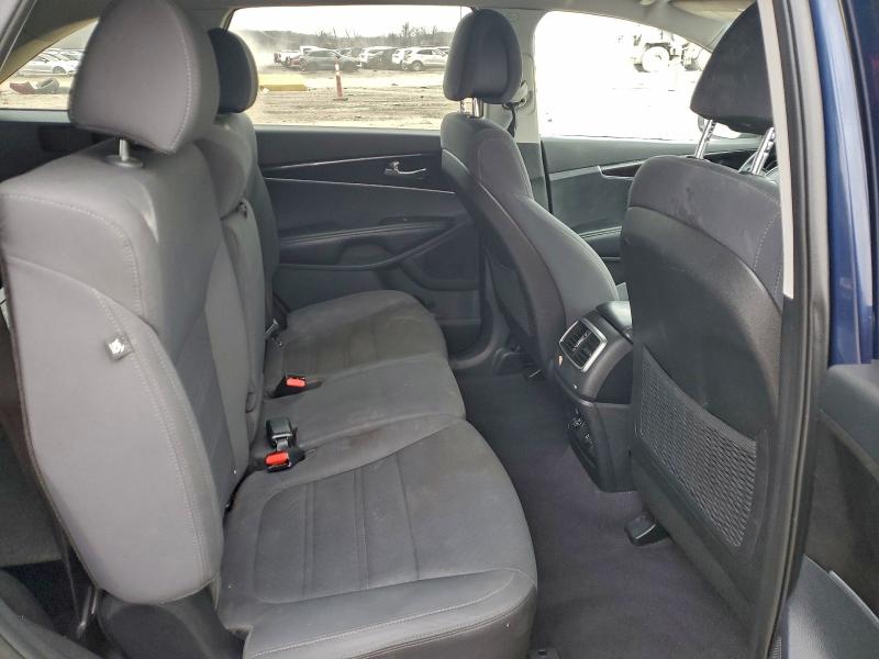 Photo 11 from auction – 2016 KIA SORENTO with VIN 5XYPG4A32GG029806
