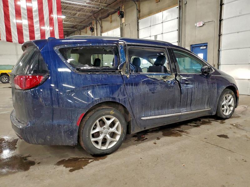 Photo 3 from auction – 2017 CHRYSLER PACIFICA T with VIN 2C4RC1BG4HR542346
