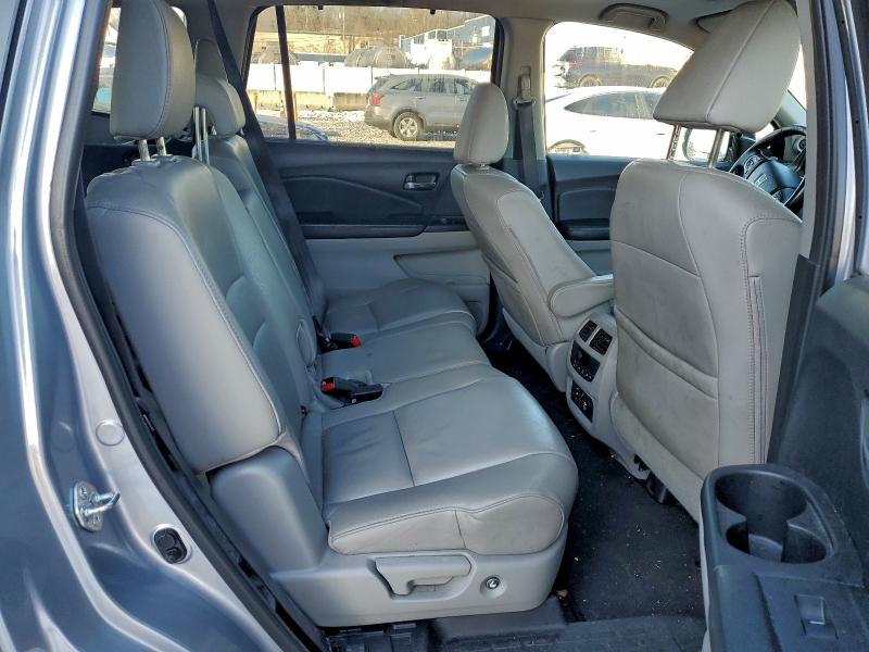 Photo 11 from auction – 2017 HONDA PILOT TOUR with VIN 5FNYF6H98HB076716