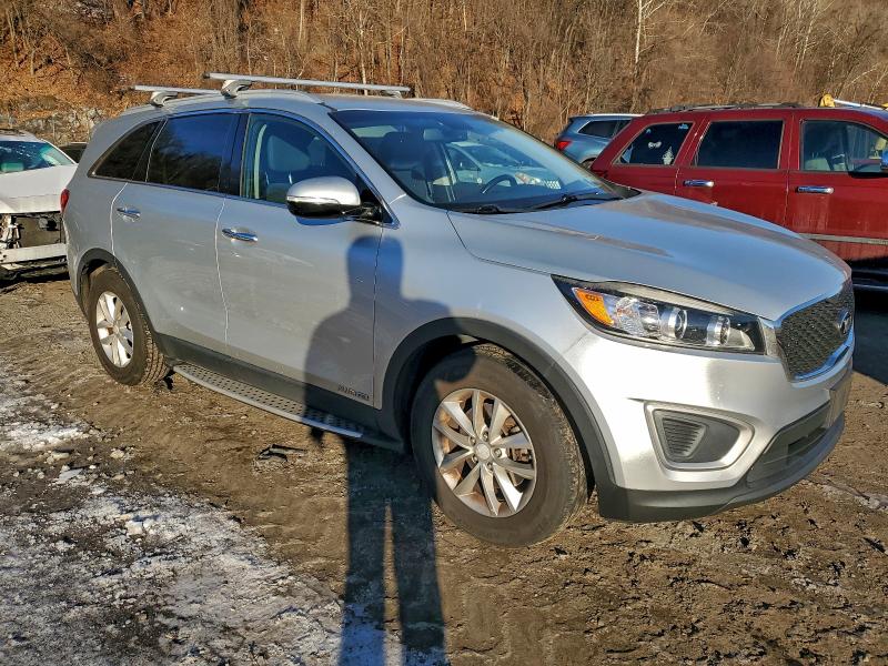 Photo 4 from auction – 2016 KIA SORENTO LX with VIN 5XYPGDA57GG109541