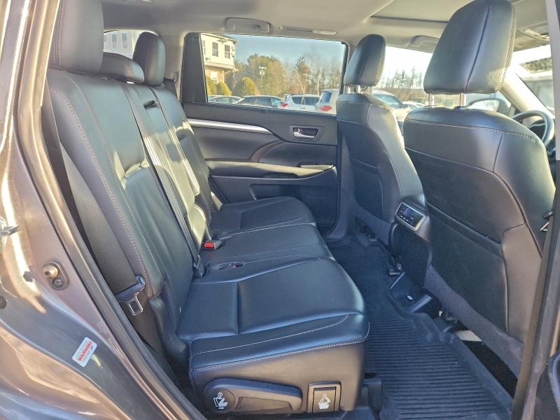 Photo 11 from auction – 2016 TOYOTA HIGHLANDER with VIN 5TDJKRFHXGS503560
