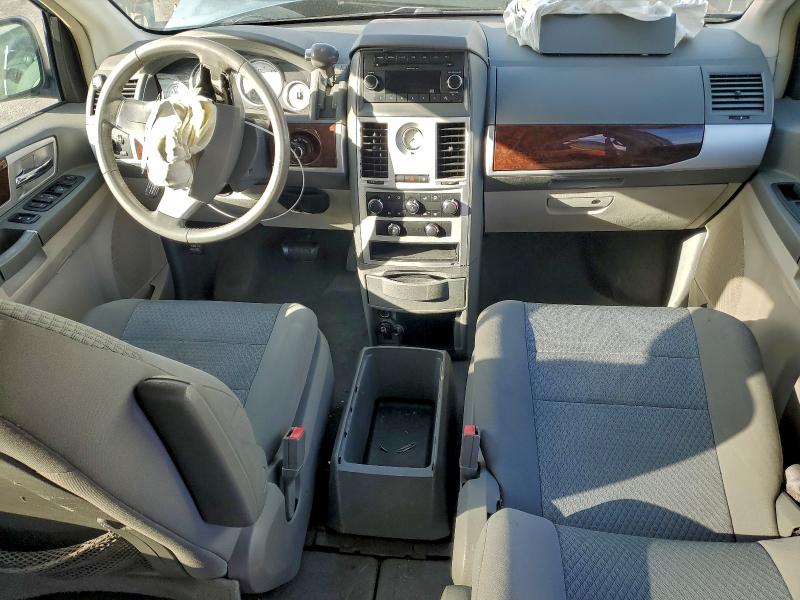 Photo 8 from auction – 2010 CHRYSLER TOWN & COU with VIN 2A4RR5D17AR228902