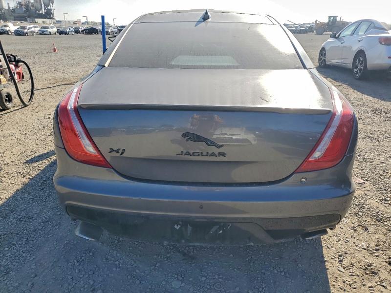 Photo 6 from auction – 2017 JAGUAR XJ with VIN SAJWA1C71H8W12499