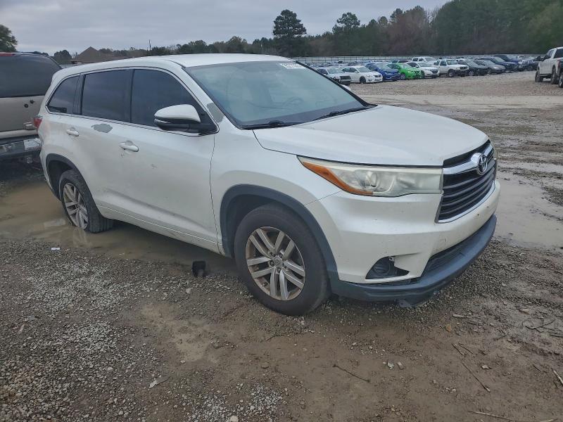 Photo 4 from auction – 2015 TOYOTA HIGHLANDER with VIN 5TDZKRFH0FS111365