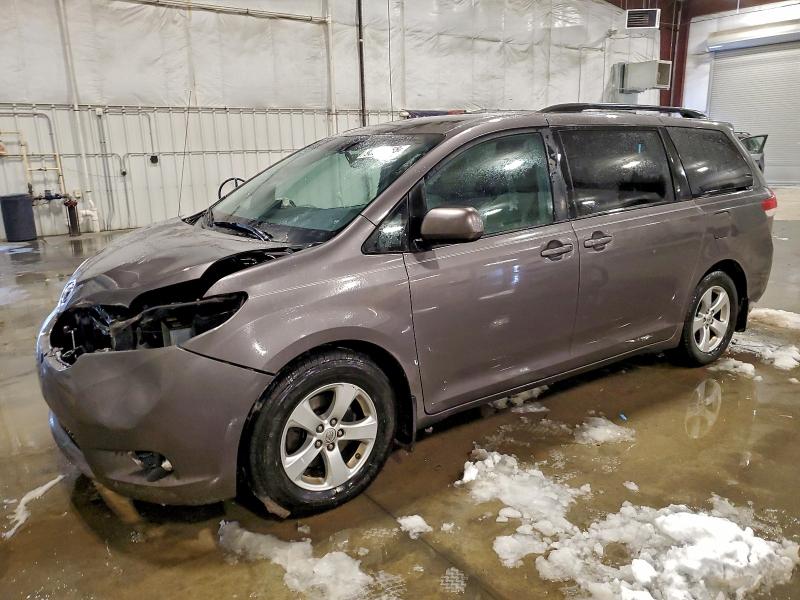 Photo 1 from auction – 2013 TOYOTA SIENNA LE with VIN 5TDKK3DC4DS324628