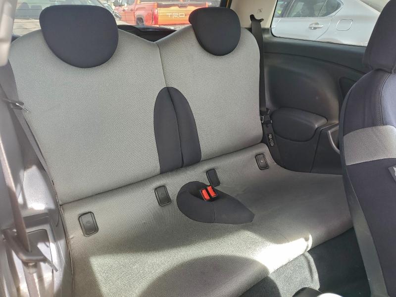 Photo 10 from auction – 2005 MINI COOPER S with VIN WMWRE33575TL10005