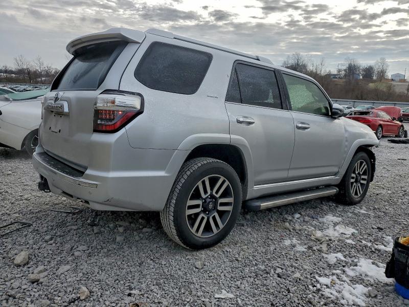 Photo 3 from auction – 2017 TOYOTA 4RUNNER SR with VIN JTEBU5JR3H5437430