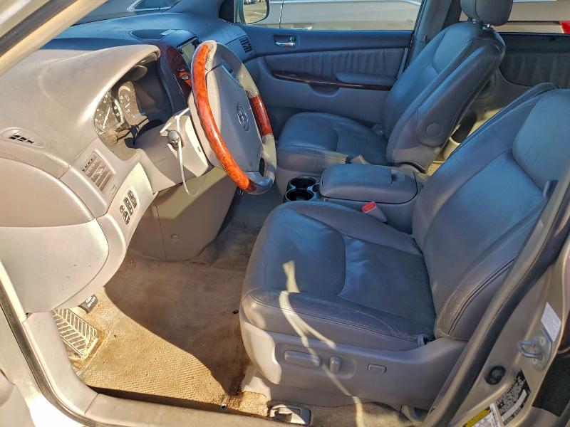 Photo 7 from auction – 2005 TOYOTA SIENNA XLE with VIN 5TDBA22C15S044456