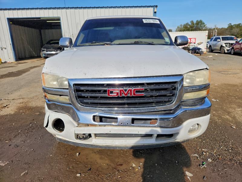 Photo 5 from auction – 2005 GMC NEW SIERRA with VIN 2GTEC13T451399094