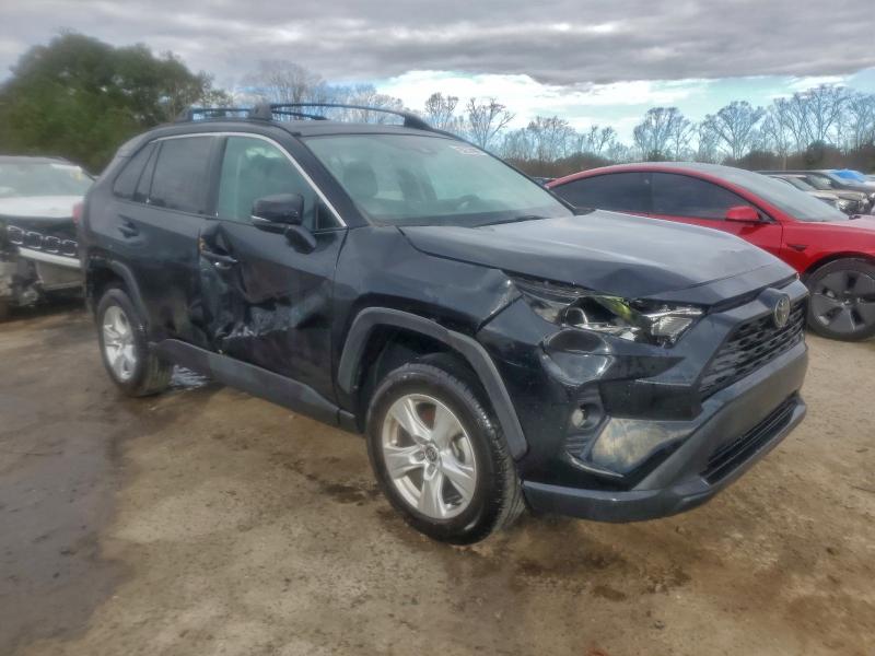 Photo 4 from auction – 2021 TOYOTA RAV4 XLE with VIN 2T3W1RFV4MC140117