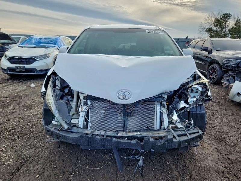 Photo 5 from auction – 2015 TOYOTA SIENNA LE with VIN 5TDKK3DC2FS662516