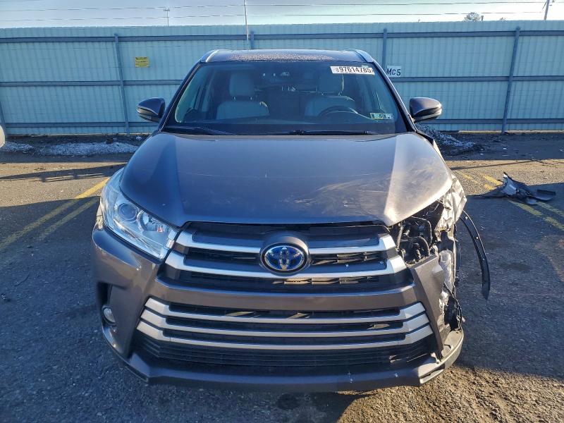 Photo 5 from auction – 2019 TOYOTA HIGHLANDER with VIN 5TDJGRFHXKS065178