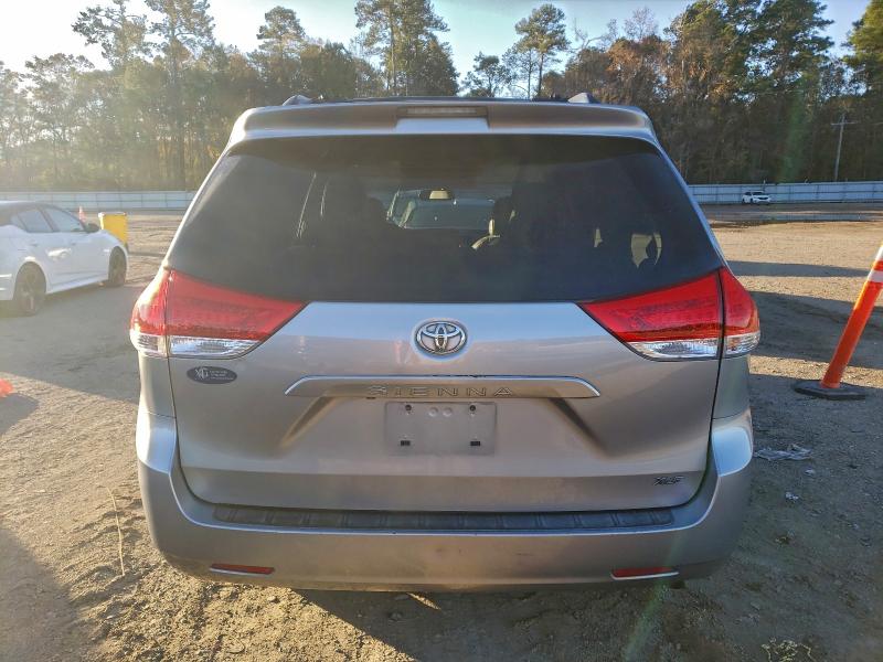 Photo 6 from auction – 2012 TOYOTA SIENNA XLE with VIN 5TDYK3DC6CS256423