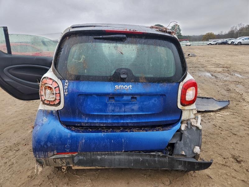 Photo 10 from auction – 2016 SMART FORTWO with VIN WMEFJ5DA9GK077103