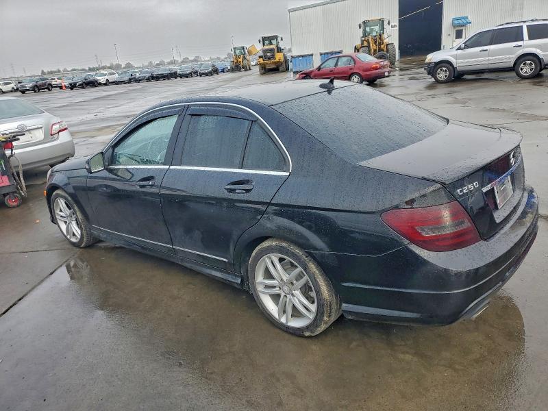 Photo 2 from auction – 2014 MERCEDES-BENZ C with VIN WDDGF4HB3EA966988