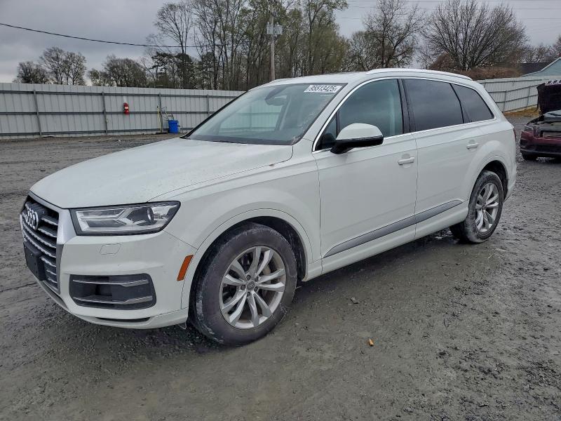 AUDI Q7 PREMIUM 2017 with VIN WA1AAAF7XHD028270 - Photo from auction