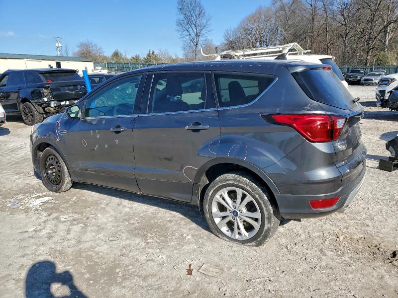 Photo 2 from auction – 2019 FORD ESCAPE SE with VIN 1FMCU0GD8KUB12997
