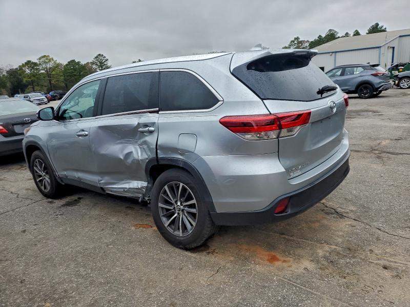 Photo 2 from auction – 2019 TOYOTA HIGHLANDER with VIN 5TDKZRFH4KS552259