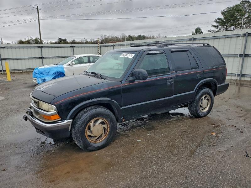 CHEVROLET BLAZER 2000 with VIN 1GNDT13W0Y2154438 - Photo from auction