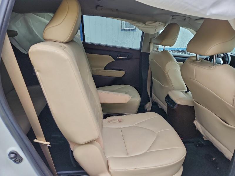 Photo 11 from auction – 2022 TOYOTA HIGHLANDER with VIN 5TDGZRBH2NS200829