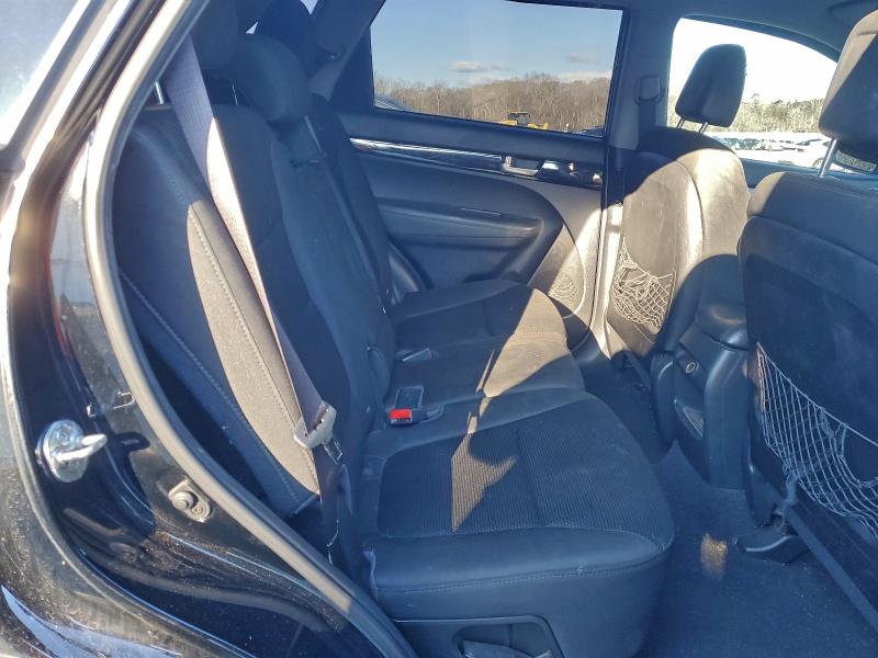 Photo 11 from auction – 2014 KIA SORENTO LX with VIN 5XYKT3A67EG428718