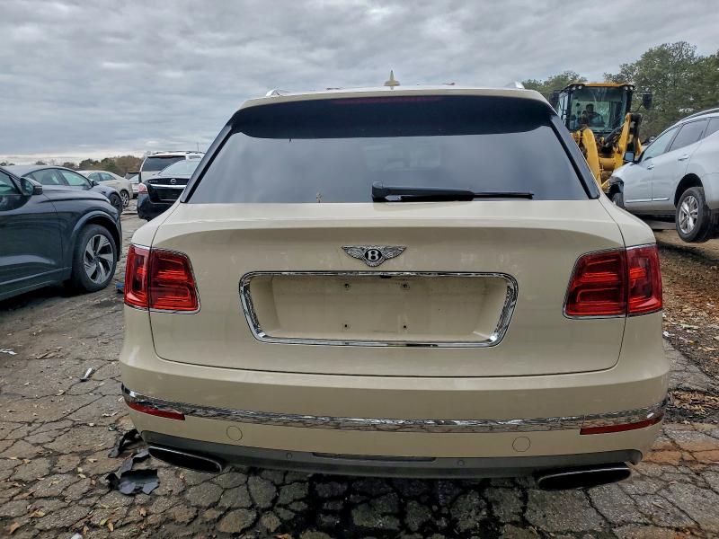 Photo 6 from auction – 2017 BENTLEY BENTAYGA with VIN SJAAC2ZV9HC013752