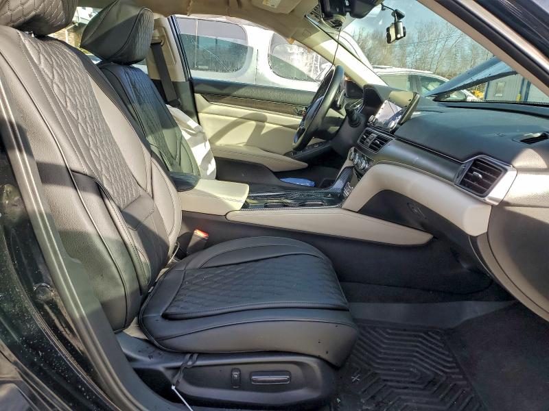 Photo 7 from auction – 2018 HONDA ACCORD with VIN 1HGCV2F62JA024383