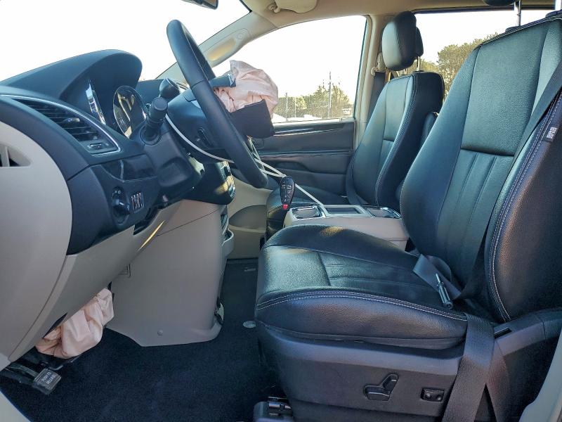Photo 7 from auction – 2013 CHRYSLER TOWN & COU with VIN 2C4RC1BG7DR734452
