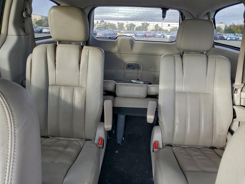 Photo 10 from auction – 2012 CHRYSLER TOWN & COU with VIN 2C4RC1BG1CR200314