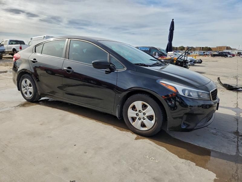 Фото 4 с аукциона – 2017 KIA FORTE LX с VIN 3KPFK4A75HE034199