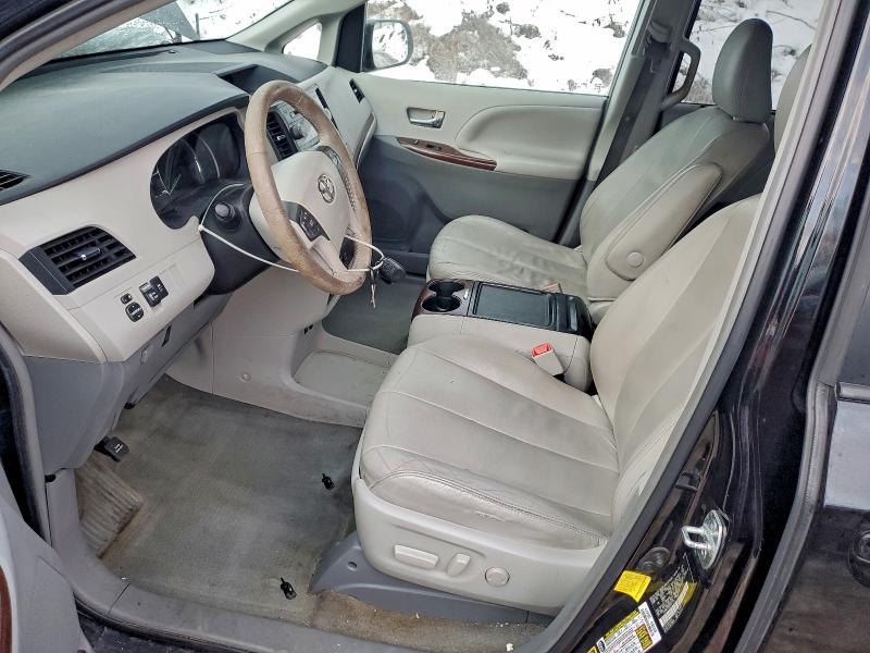 Photo 7 from auction – 2012 TOYOTA SIENNA XLE with VIN 5TDYK3DCXCS247319