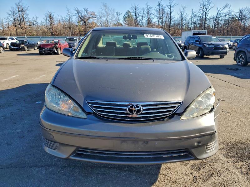 Photo 5 from auction – 2005 TOYOTA CAMRY LE with VIN 4T1BF32K05U590977