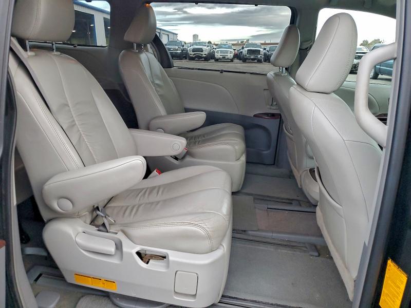 Photo 11 from auction – 2011 TOYOTA SIENNA XLE with VIN 5TDDK3DCXBS029345