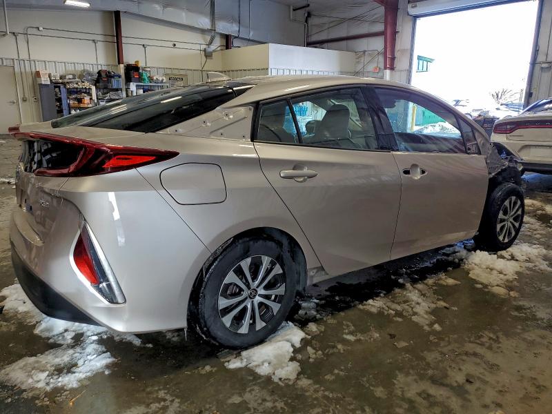 Photo 3 from auction – 2020 TOYOTA PRIUS PRIM with VIN JTDKARFP4L3136777