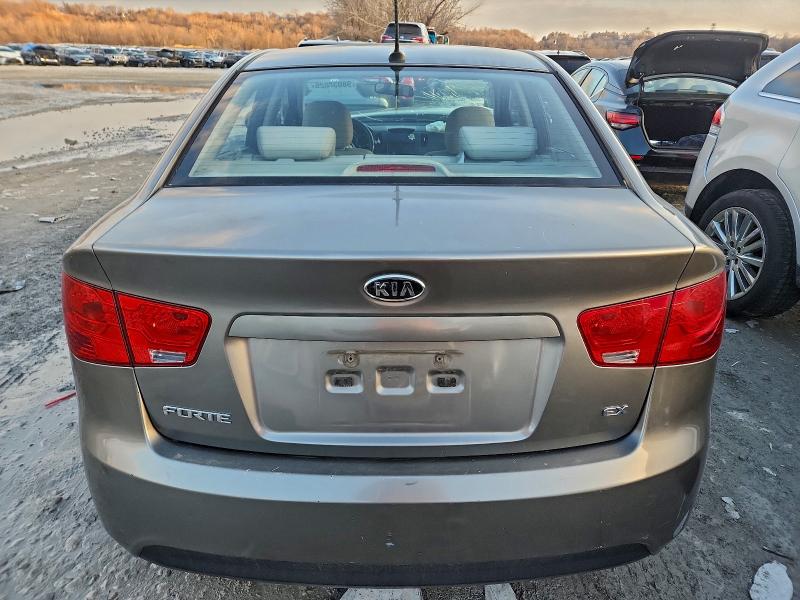 Photo 6 from auction – 2010 KIA FORTE EX with VIN KNAFU4A22A5811127
