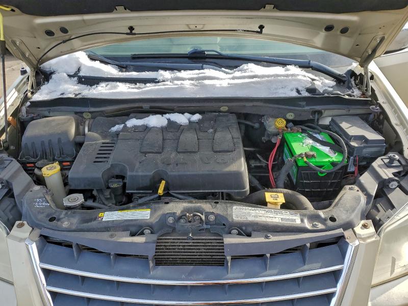 Photo 12 from auction – 2010 CHRYSLER TOWN & COU with VIN 2A4RR7DX3AR501852