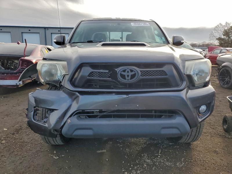 Photo 5 from auction – 2014 TOYOTA TACOMA DOU with VIN 3TMLU4EN5EM145200