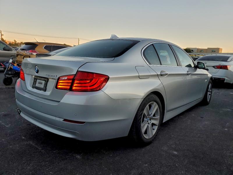 Photo 3 from auction – 2011 BMW 528 I with VIN WBAFR1C59BC745843
