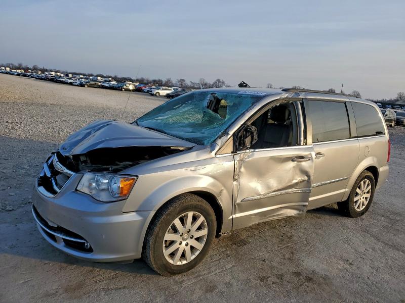 Photo 1 from auction – 2016 CHRYSLER TOWN & COU with VIN 2C4RC1BG1GR267940