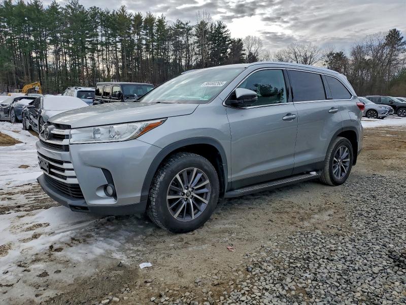 TOYOTA HIGHLANDER 2019 with VIN 5TDJZRFH7KS568757 - Photo from auction