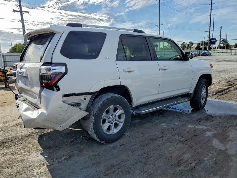 Photo 3 from auction – 2019 TOYOTA 4RUNNER SR with VIN JTEBU5JR4K5729790