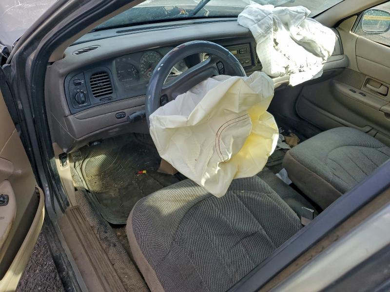 Photo 8 from auction – 2000 FORD CROWN VICT with VIN 2FAFP71W1YX204732