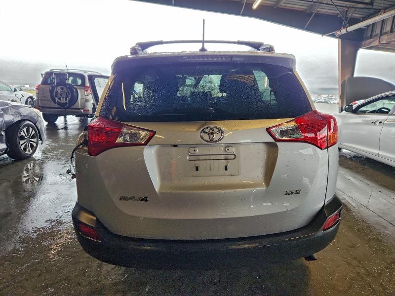 Photo 6 from auction – 2015 TOYOTA RAV4 XLE with VIN JTMWFREV7FD072185