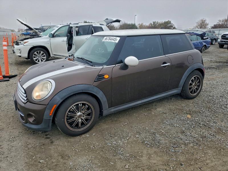 MINI COOPER 2011 with VIN WMWSU3C58BT092396 - Photo from auction