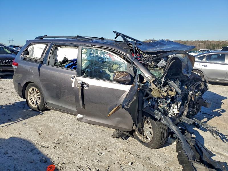 Photo 4 from auction – 2014 TOYOTA SIENNA XLE with VIN 5TDYK3DC3ES415479