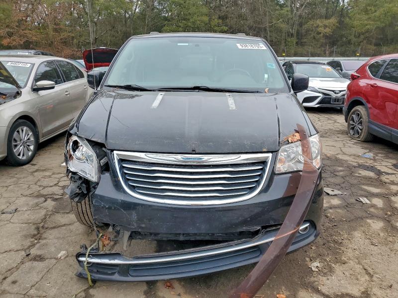 Photo 5 from auction – 2015 CHRYSLER TOWN & COU with VIN 2C4RC1BG1FR562034