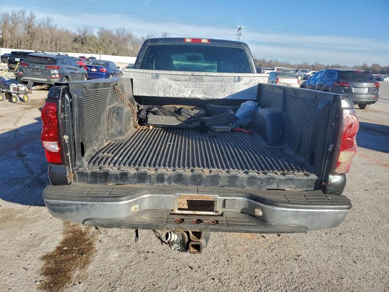 Photo 6 from auction – 2004 CHEVROLET SILVERADO with VIN 1GCEC14V44E109823