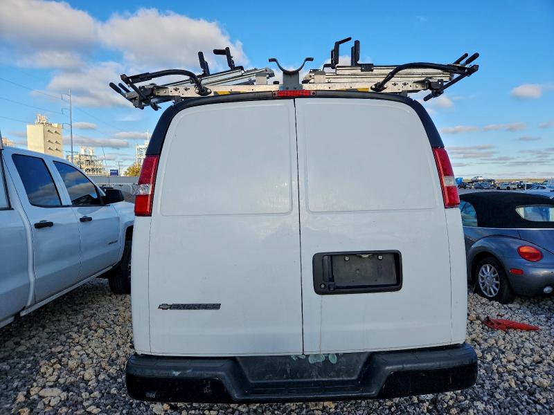 Photo 6 from auction – 2018 CHEVROLET EXPRESS G2 with VIN 1GCWGAFP7J1335705