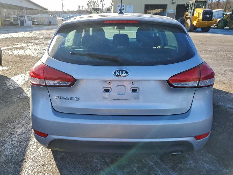 Photo 6 from auction – 2017 KIA FORTE LX with VIN KNAFK5A89H5701962