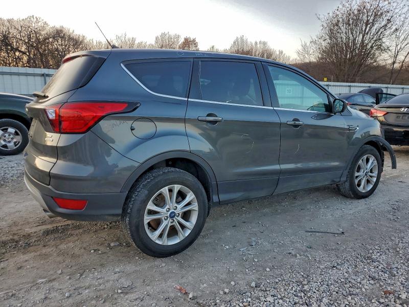 Photo 3 from auction – 2019 FORD ESCAPE SE with VIN 1FMCU0GD0KUA79154